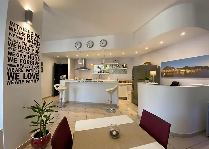 לינה וארוחת בוקר Ma&mi For צ'פאלו