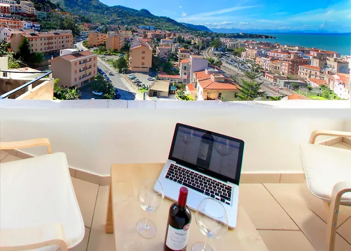 לינה וארוחת בוקר Ma&mi For 4*